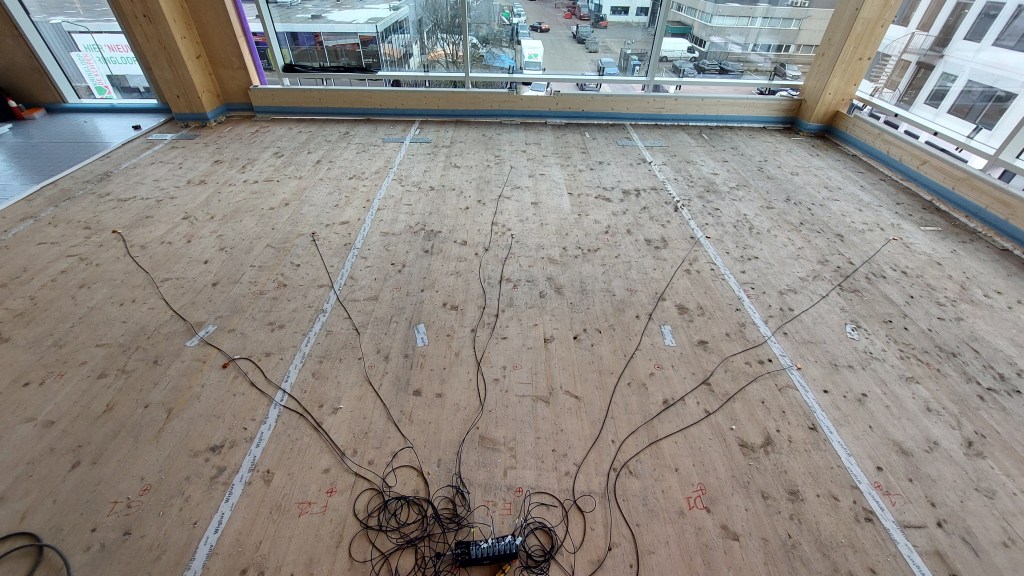 Experimental and numerical investigation of damping behavior in CLT floors under real building&nbsp;conditions